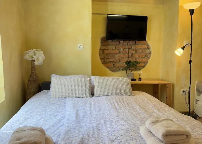 Oasis-with Parking *